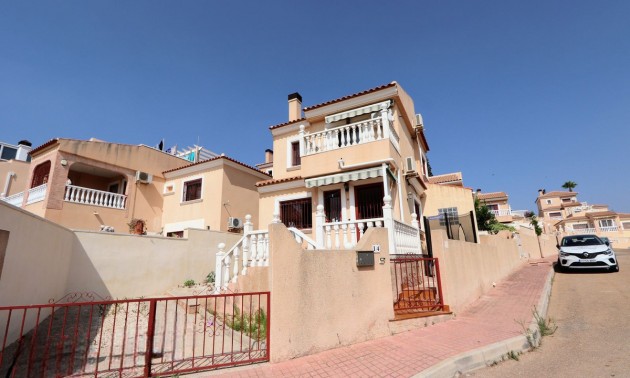 Villa - A Vendre - Orihuela - Villamartin