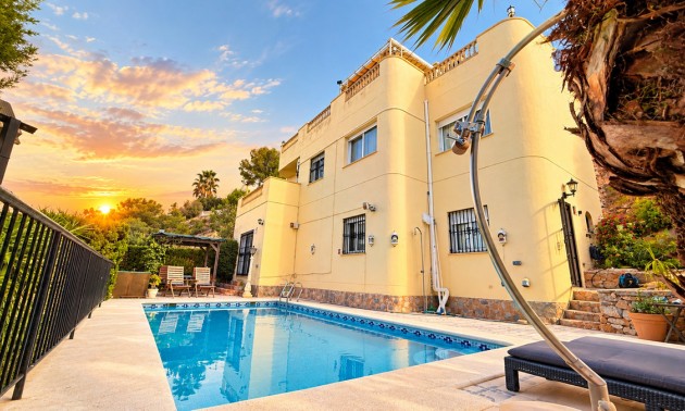Villa - A Vendre - Orihuela - Villamartin