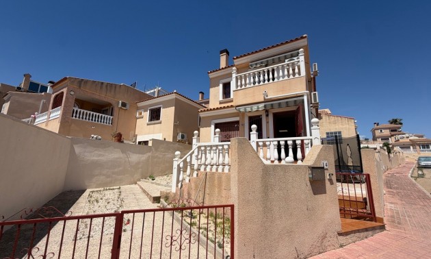 Villa - A Vendre - Orihuela - Villamartin