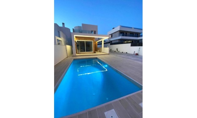 Villa - A Vendre - Torrevieja - Aguas Nuevas