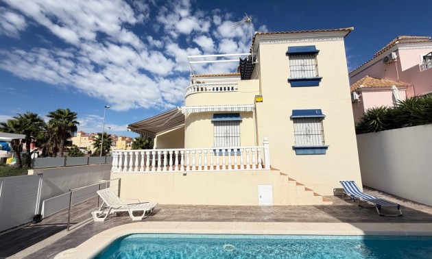 Villa - A Vendre - Villamartin - Villamartin