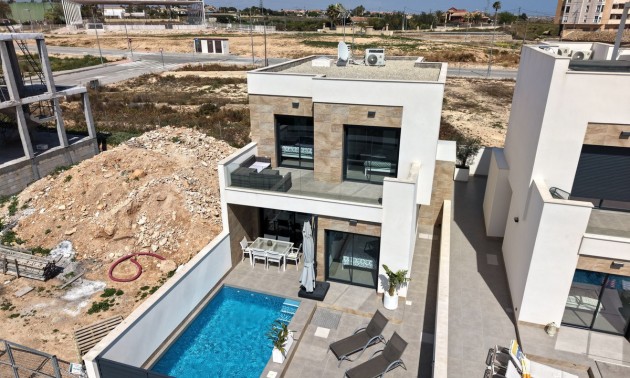 Villa -  -  - Los Montesinos Centro