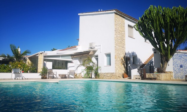 Villa - Resale - Dénia - Denia Centro