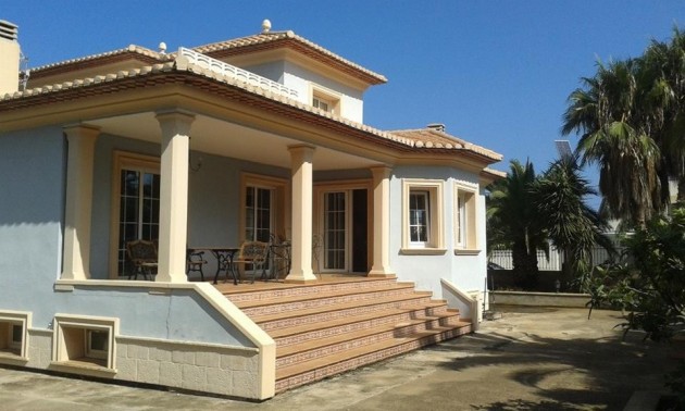 Villa - Resale - Dénia - Denia Centro