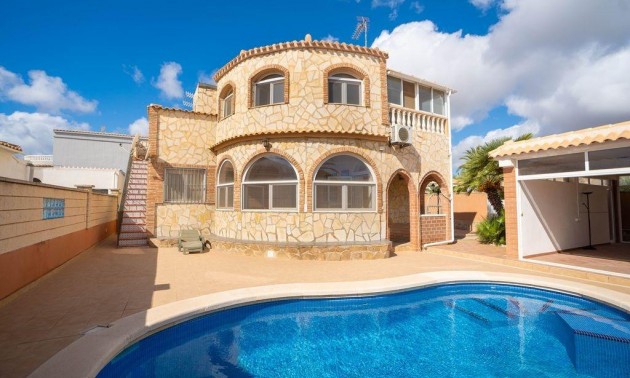 Villa - Resale - La Florida - La Florida