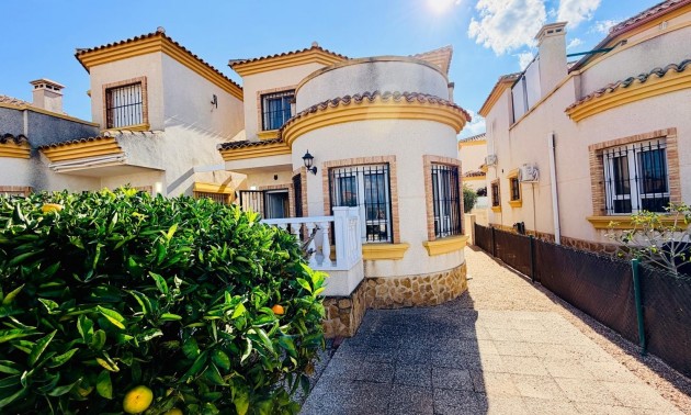 Villa - Resale - Los Montesinos - La Herada