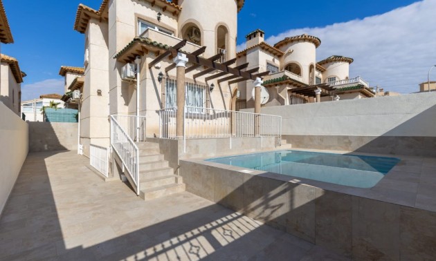 Villa - Resale - Orihuela Costa - Villamartin