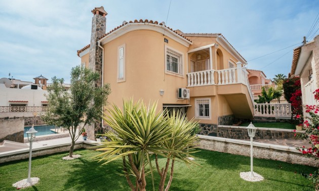 Villa - Resale - Orihuela - Villamartin
