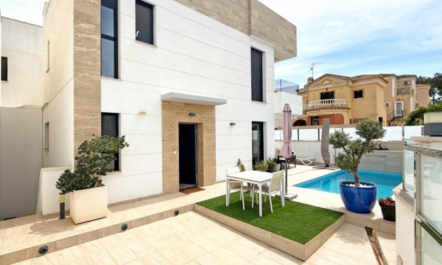 Villa - Resale - Orihuela - Villamartin