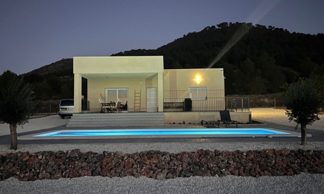 Villa - Resale - Pinoso - Pinoso Centro