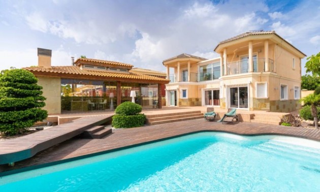 Villa - Resale - Torrevieja - Aguas Nuevas