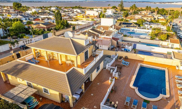 Villa - Resale - Torrevieja - Torrevieja Centro