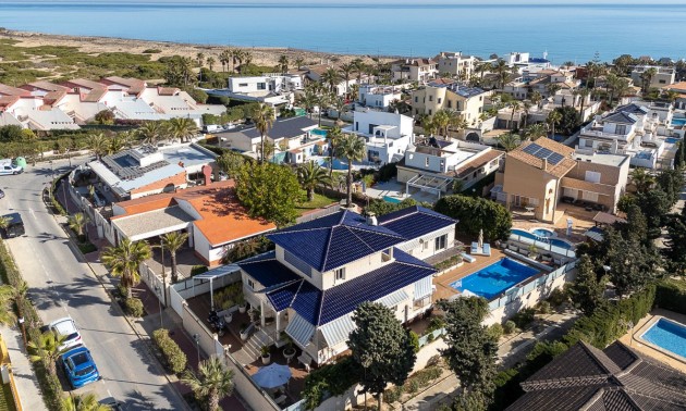Villa - Resale - Torrevieja - Torrevieja Centro