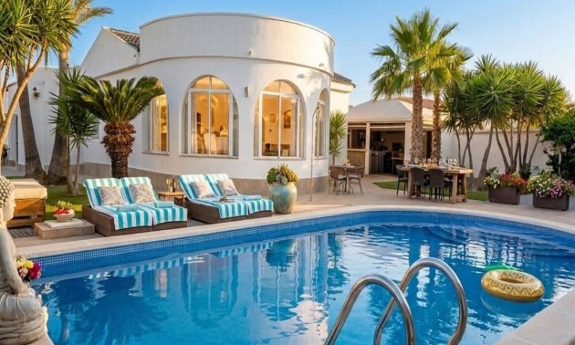 Villa - Resale - Torrevieja - Torrevieja Centro