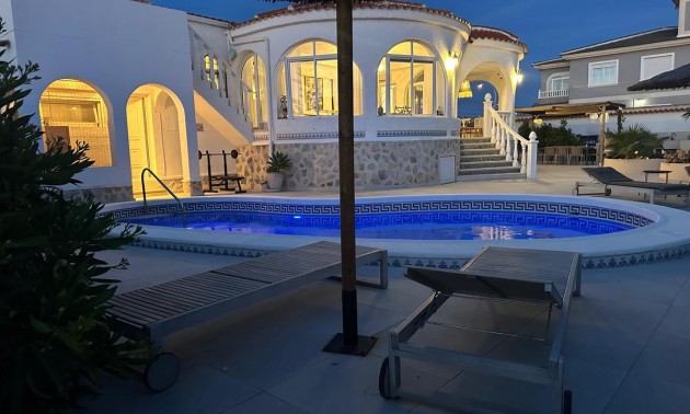Villa - Resale - Torrevieja - Torrevieja Centro
