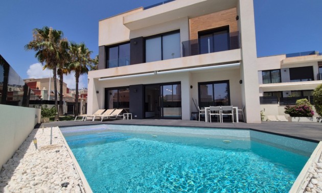 Villa - Resale - Torrevieja - Torrevieja Centro