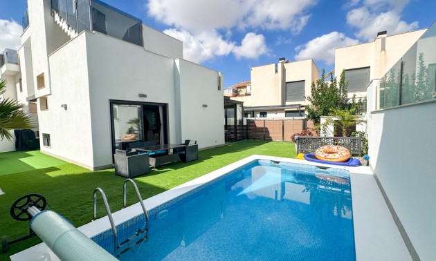 Villa - Resale - Torrevieja - Torrevieja Centro