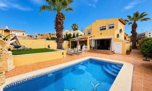 Villa - Resale - Villamartin - Villamartin