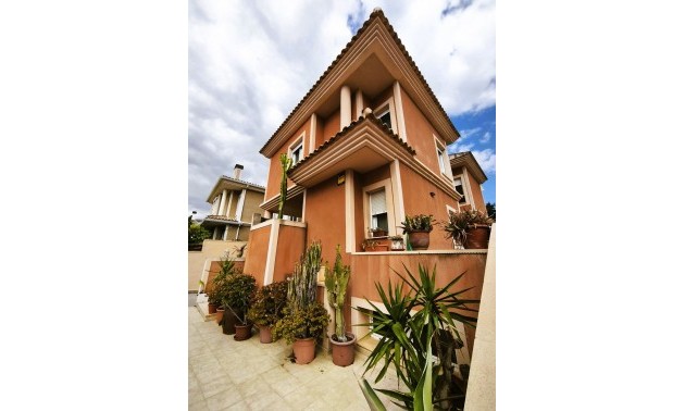 Villa - zum Verkauf - Alicante - Alicante Centro