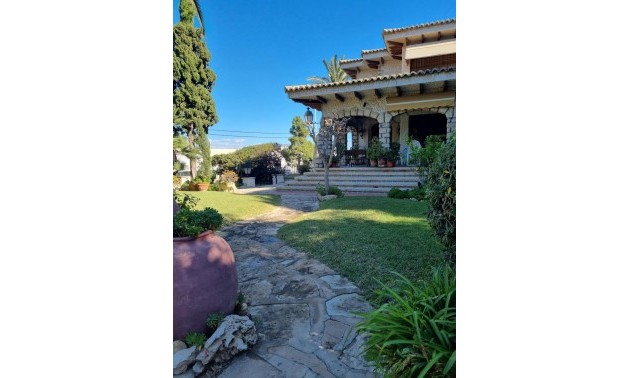 Villa - zum Verkauf - Alicante - Alicante Centro
