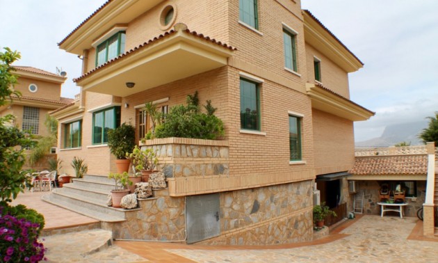 Villa - zum Verkauf - Benidorm - Benidorm Centro