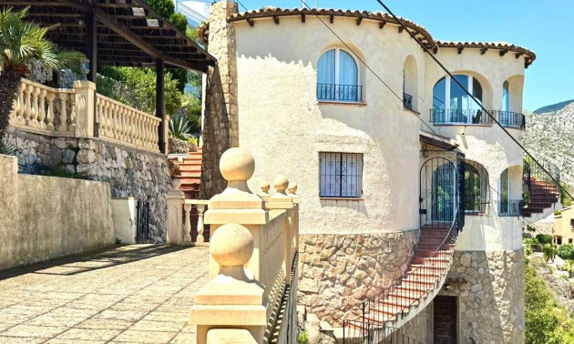 Villa - zum Verkauf - Calpe - Calpe Centro