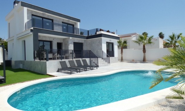 Villa - zum Verkauf - Ciudad Quesada - CSP02787