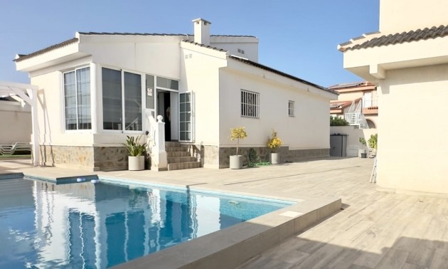 Villa - zum Verkauf - Ciudad Quesada - CSPG-83526