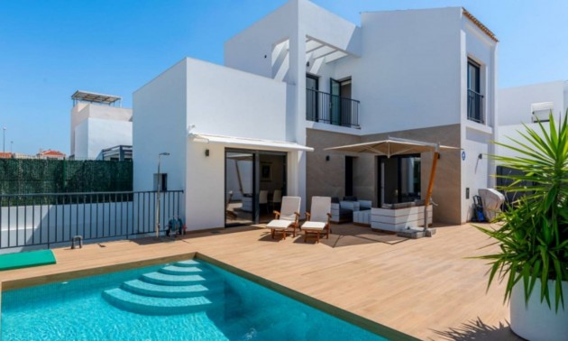 Villa - zum Verkauf - Ciudad Quesada - CSPQ-37099