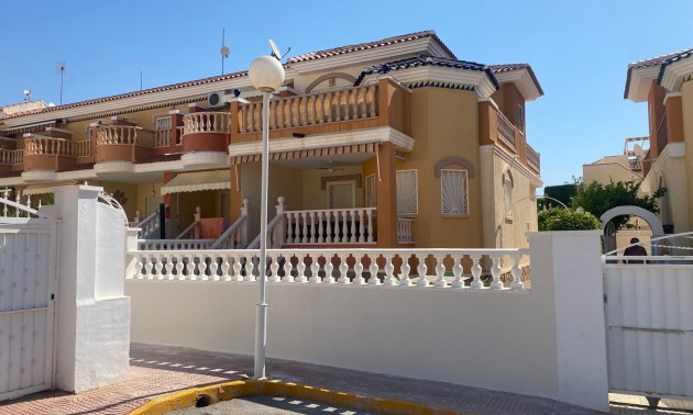 Villa - zum Verkauf - Ciudad Quesada - Doña Pepa