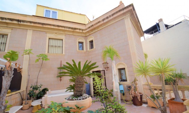 Villa - zum Verkauf - Guardamar Del Segura - Guardamar del Segura Centro