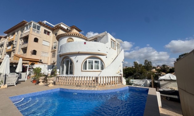 Villa - zum Verkauf - La Zenia - La Zenia