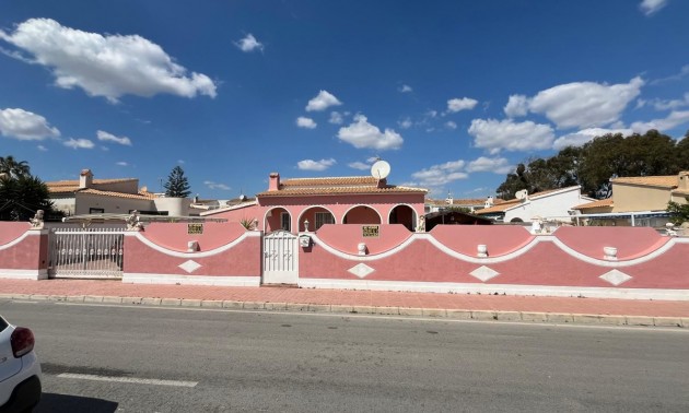 Villa - zum Verkauf - Orihuela - Cabo Roig