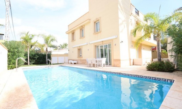 Villa - zum Verkauf - Orihuela - Cabo Roig