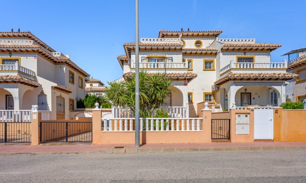 Villa - zum Verkauf - Orihuela - Cabo Roig