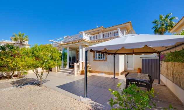 Villa - zum Verkauf - Orihuela Costa - La Zenia