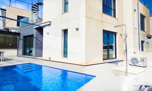 Villa - zum Verkauf - Orihuela Costa - Villamartin