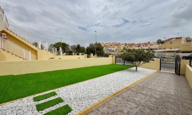 Villa - zum Verkauf - Orihuela - Orihuela Costa