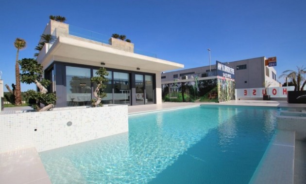 Villa - zum Verkauf - Orihuela - Orihuela Costa