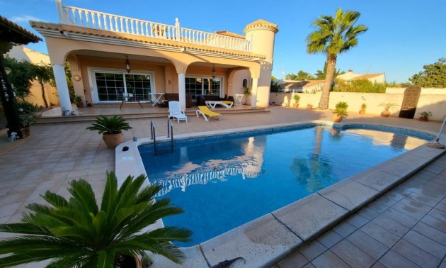 Villa - zum Verkauf - Orihuela - Playa Flamenca