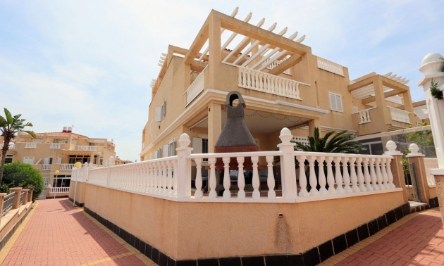 Villa - zum Verkauf - Orihuela - Playa Flamenca