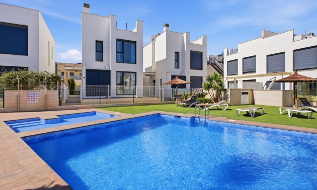 Villa - zum Verkauf - Orihuela - Punta Prima