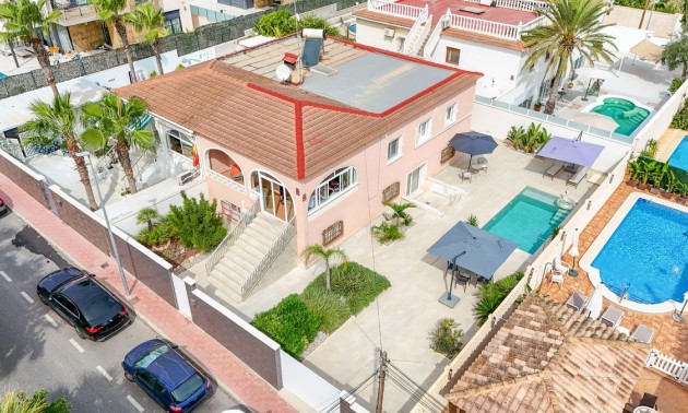 Villa - zum Verkauf - Orihuela - Punta Prima