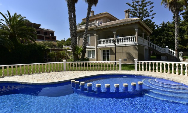 Villa - zum Verkauf - Orihuela - Villamartin