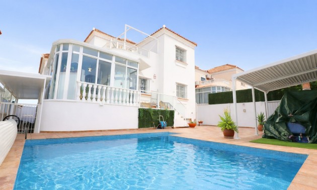 Villa - zum Verkauf - Orihuela - Villamartin