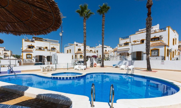 Villa - zum Verkauf - Orihuela - Vistabella Golf Resort