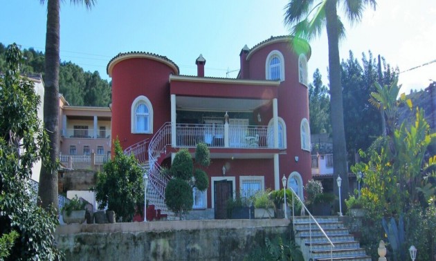 Villa - zum Verkauf - Pedreguer - Pedreguer Centro