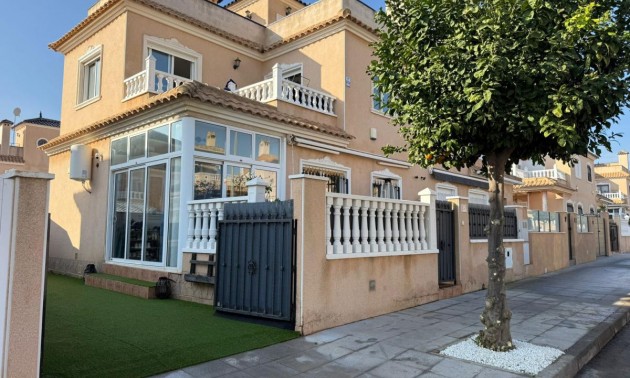 Villa - zum Verkauf - Pilar de la Horadada - Torre de la Horadada