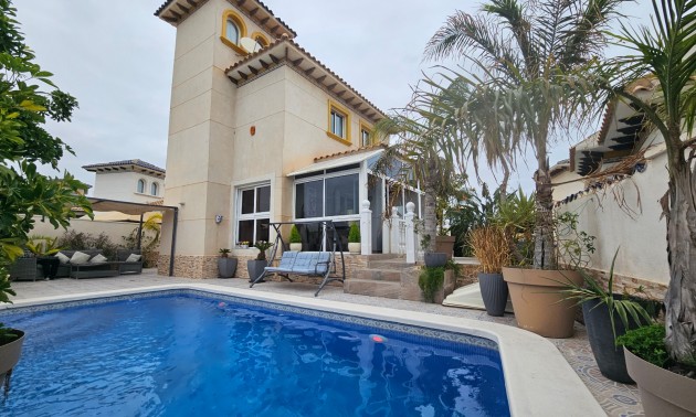 Villa - zum Verkauf - Playa Flamenca - San Jose