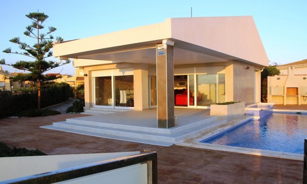 Villa - zum Verkauf - San Javier - La Manga Del Mar Menor